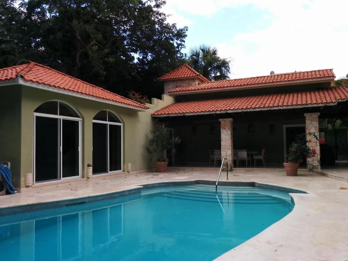 Holiday home Casa Beard, Spacious Guest House With High Speed Wifi & Pool. Playa del Carmen