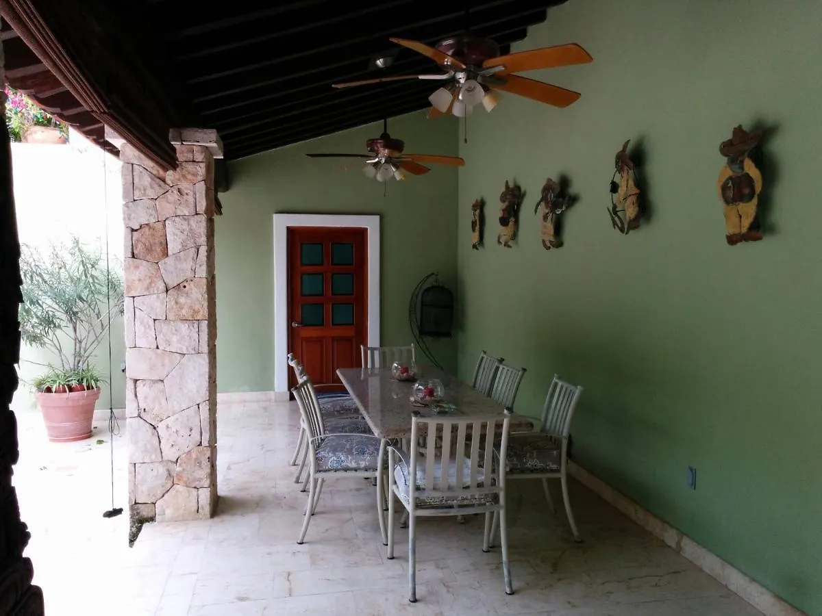 Holiday home Casa Beard, Spacious Guest House With High Speed Wifi & Pool. Playa del Carmen